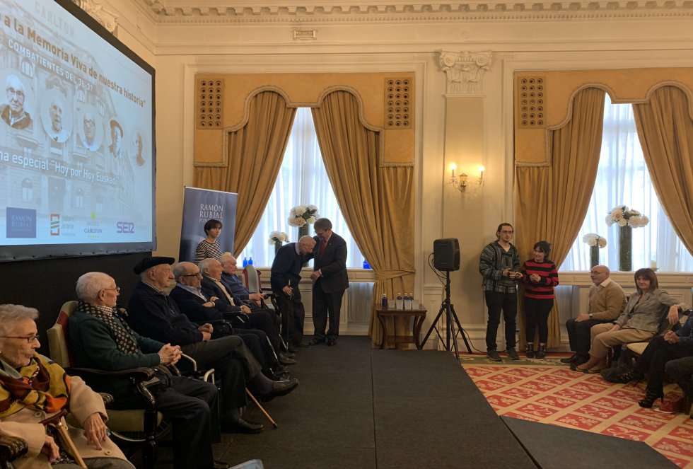 El homenaje a los combatientes en imágenes El homenaje a los combatientes en imágenes