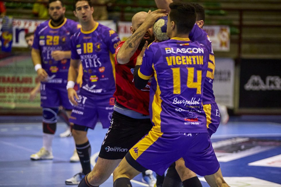 Las imágenes del triunfo del BlasGón y Bodegas Ceres ante CajaSur (30-25) en el Príncipe de Asturias. Las imágenes del triunfo del BlasGón y Bodegas Ceres ante CajaSur (30-25) en el Príncipe de Asturias.
