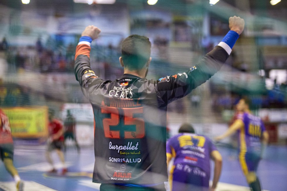 Las imágenes del triunfo del BlasGón y Bodegas Ceres ante CajaSur (30-25) en el Príncipe de Asturias. Las imágenes del triunfo del BlasGón y Bodegas Ceres ante CajaSur (30-25) en el Príncipe de Asturias.