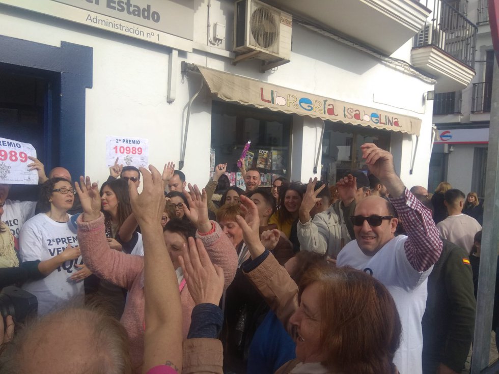 Amigos, premiados celebrando el segundo premio en Fuente de Maestre Amigos, premiados celebrando el segundo premio en Fuente de Maestre