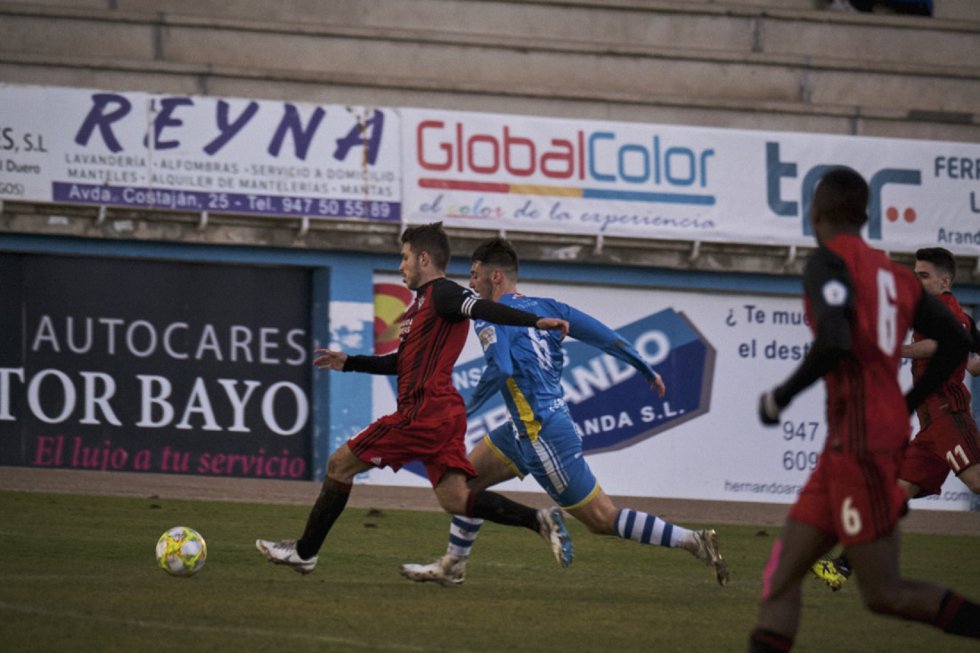 Las imágenes que dejó el triunfo de la Arandina en el derbi provincial ante el filial del Mirandés. Las imágenes que dejó el triunfo de la Arandina en el derbi provincial ante el filial del Mirandés.