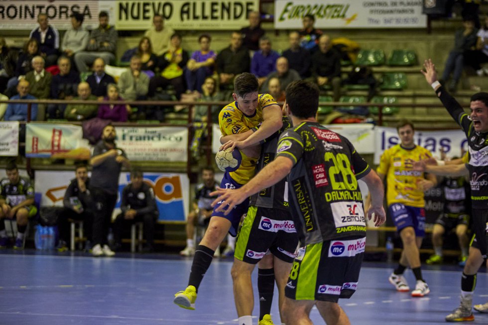 Las imágenes de la victoria del Villa de Aranda ante Zamora en el derbi regional en el Príncipe de Asturias. Las imágenes de la victoria del Villa de Aranda ante Zamora en el derbi regional en el Príncipe de Asturias.