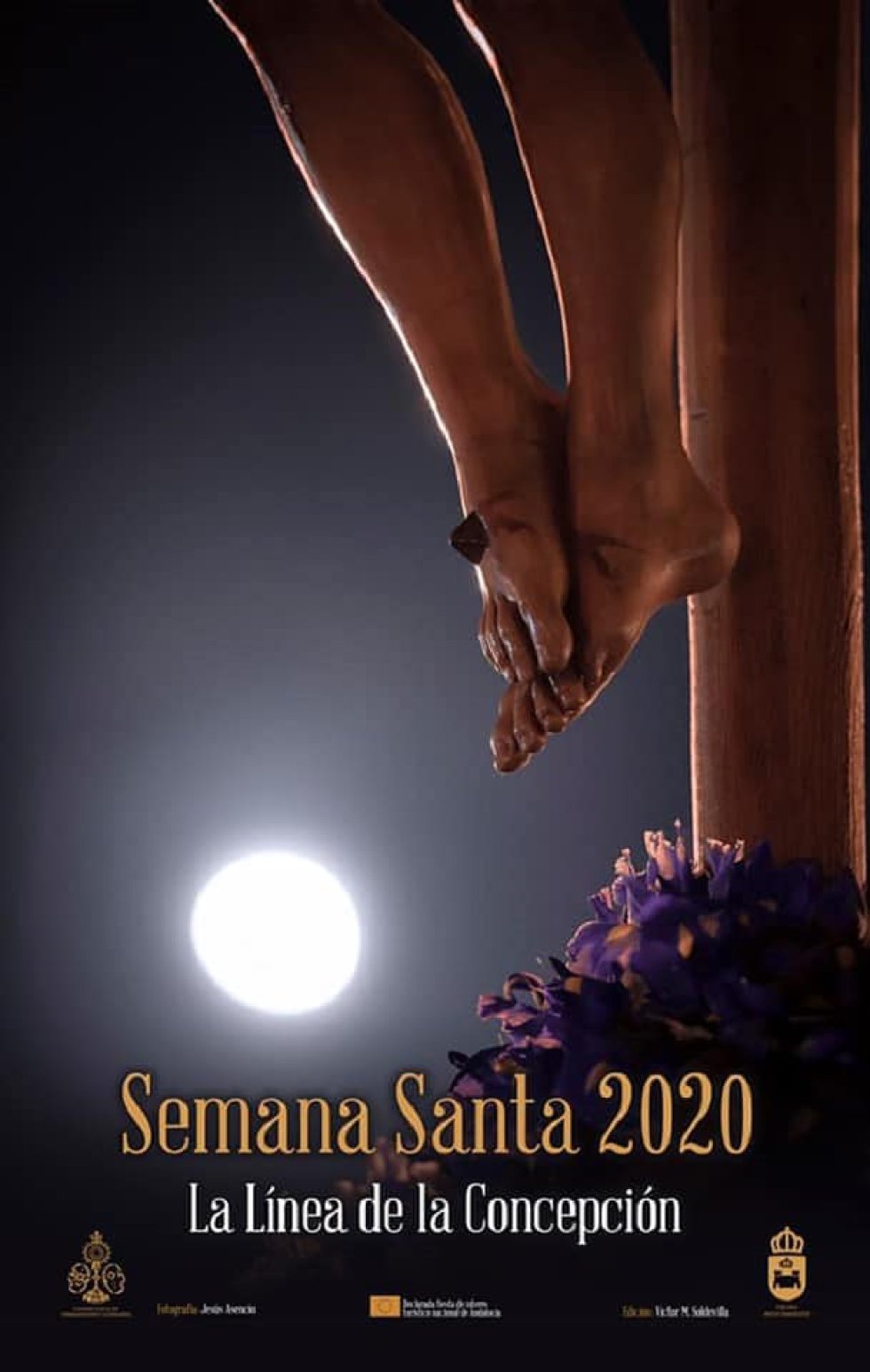 La Semana Santa de La Línea de la Concepción se anuncia con una fotografía de Jesús Asencio Pérez. En el cartel se aprecia un monte de lirios bajo los pies del Santísimo Cristo del Mar y la luna de fondo. La Semana Santa de La Línea de la Concepción se anuncia con una fotografía de Jesús Asencio Pérez. En el cartel se aprecia un monte de lirios bajo los pies del Santísimo Cristo del Mar y la luna de fondo.