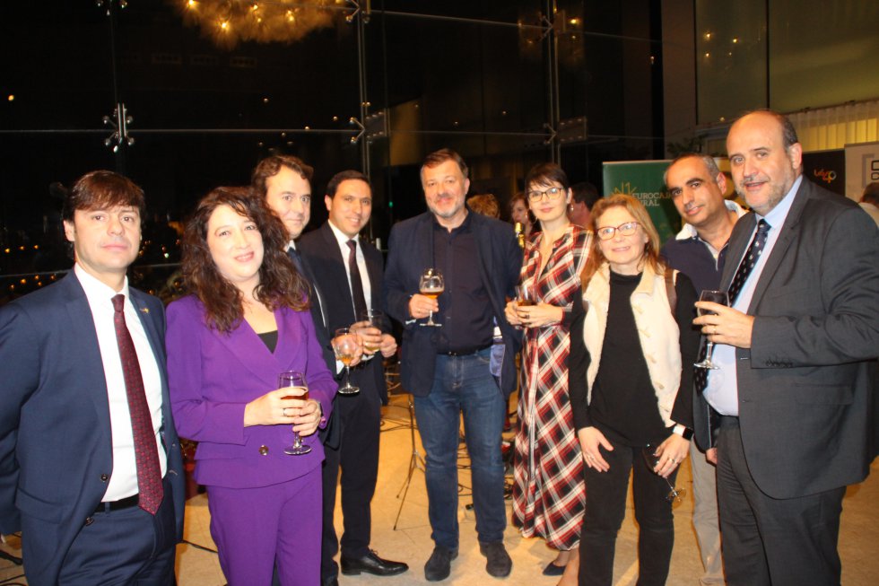 El vicepresidente de la Junta; el presidente de Diputación, Álvaro Martínez Chana; y el alcalde, Darío Dolz, asistieron a la fiesta donde cambiaron impresiones con los empresarios conquenses El vicepresidente de la Junta; el presidente de Diputación, Álvaro Martínez Chana; y el alcalde, Darío Dolz, asistieron a la fiesta donde cambiaron impresiones con los empresarios conquenses