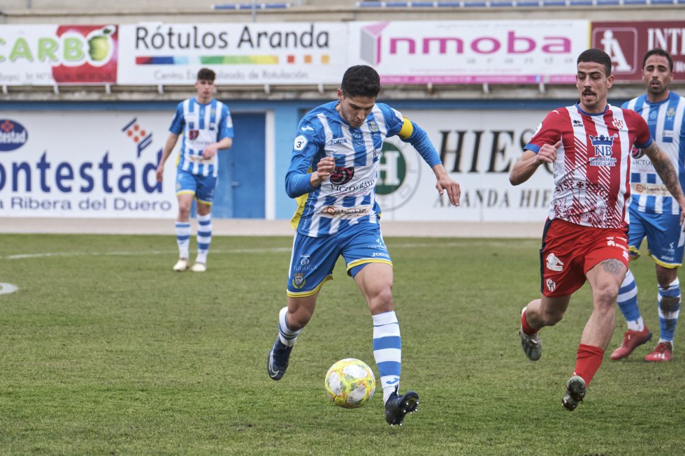 Las imágenes del triunfo de la Arandina ante el Bembibre en El Montecillo. Las imágenes del triunfo de la Arandina ante el Bembibre en El Montecillo.