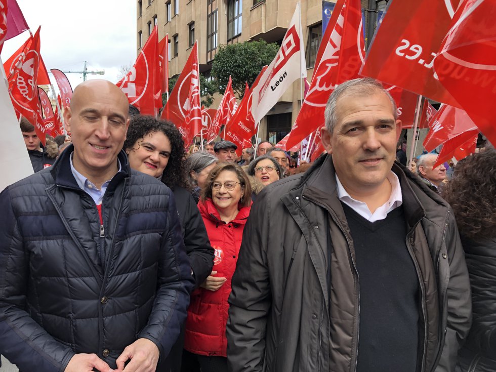 El alcalde de León José Antonio Díez ha acudido junto a varios de sus concejales El alcalde de León José Antonio Díez ha acudido junto a varios de sus concejales