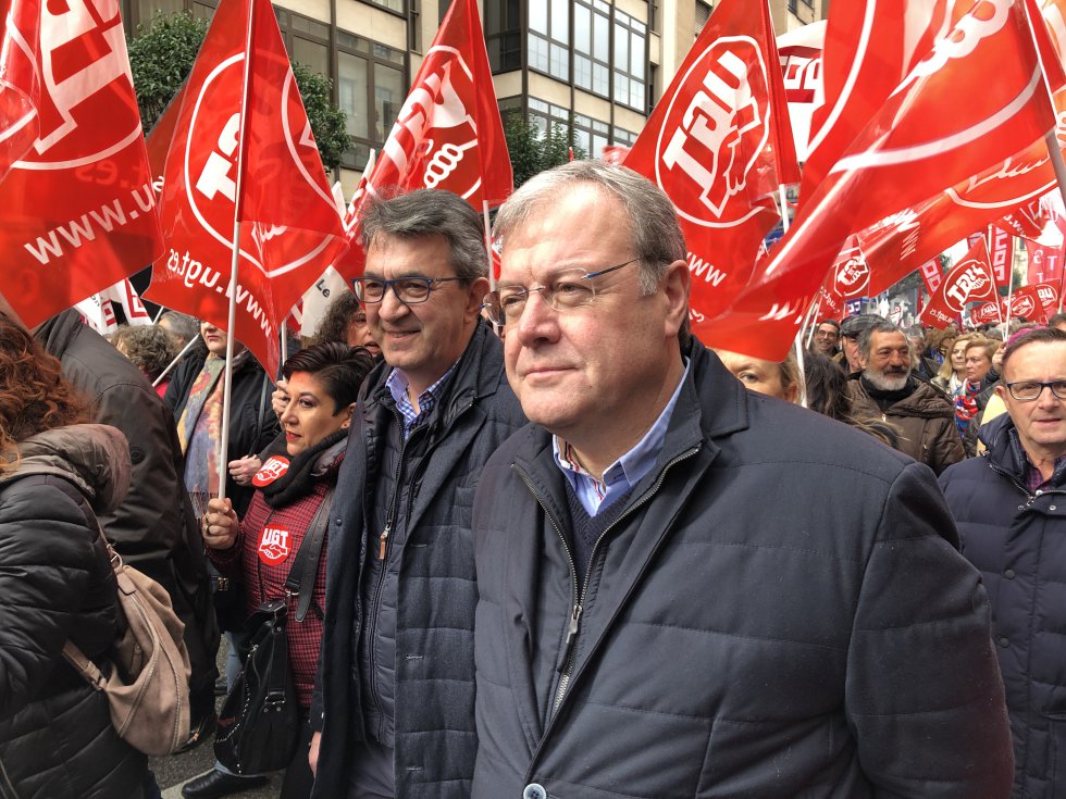 El senado del PP Antonio Silván y el presidente provincial Juan Martínez Majo han acudido a la marcha El senado del PP Antonio Silván y el presidente provincial Juan Martínez Majo han acudido a la marcha