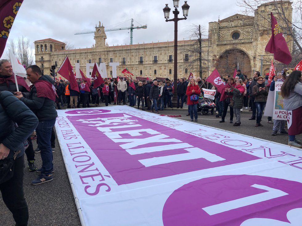 La reivindicación de una autonomía propia fue visible en toda la marcha en León capital La reivindicación de una autonomía propia fue visible en toda la marcha en León capital