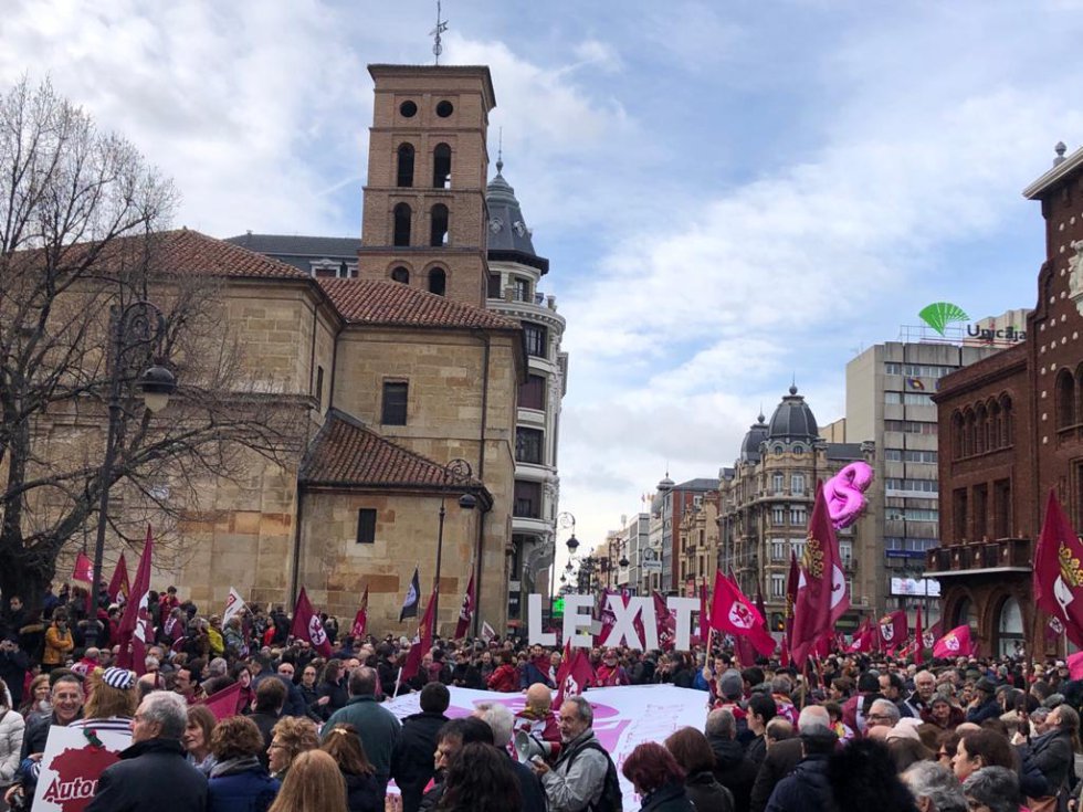 Cuando la cabecera de la manifestaciónllegó a San Marcelo, todavía salía gente de la Plaza de San Marcos Cuando la cabecera de la manifestaciónllegó a San Marcelo, todavía salía gente de la Plaza de San Marcos