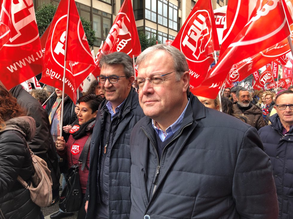 Amplia representación del PP en la manifestación con Juan Martínez Majo, presidente provincial y Antonio Silván, senador Amplia representación del PP en la manifestación con Juan Martínez Majo, presidente provincial y Antonio Silván, senador