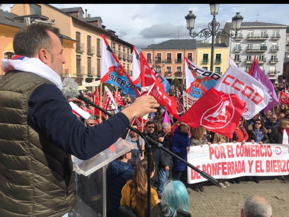 En Ponferrada, la manifestación llegó hasta la plaza del Ayuntamiento En Ponferrada, la manifestación llegó hasta la plaza del Ayuntamiento