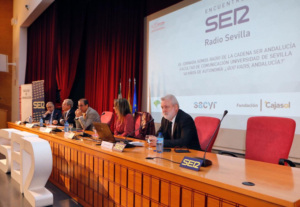 Otra imagen de la mesa inaugural de las jornadas Otra imagen de la mesa inaugural de las jornadas