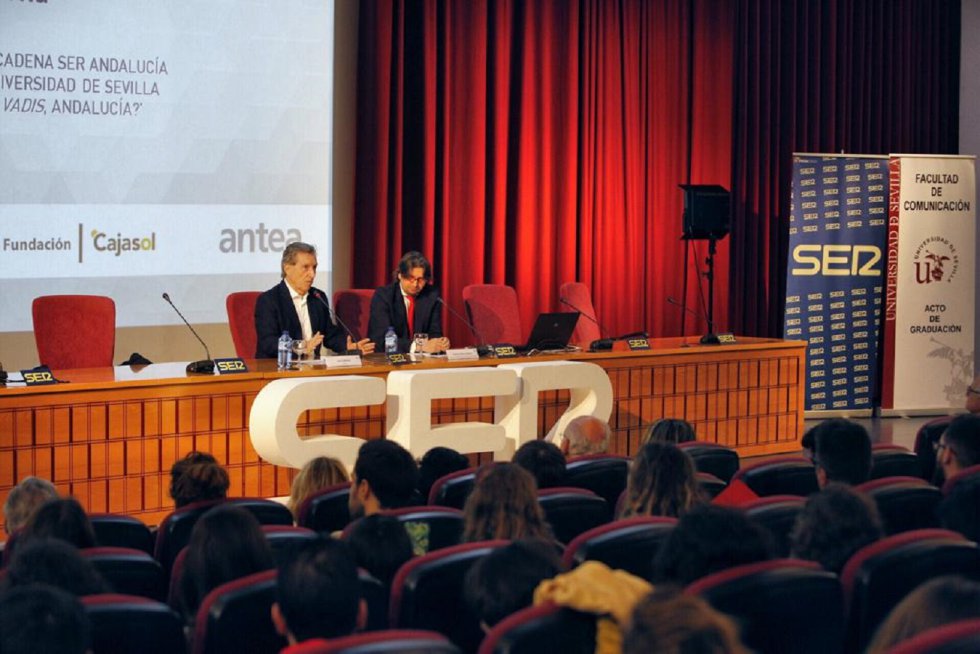 Aspecto del salón de actos de la Facultad de Comunicación Aspecto del salón de actos de la Facultad de Comunicación