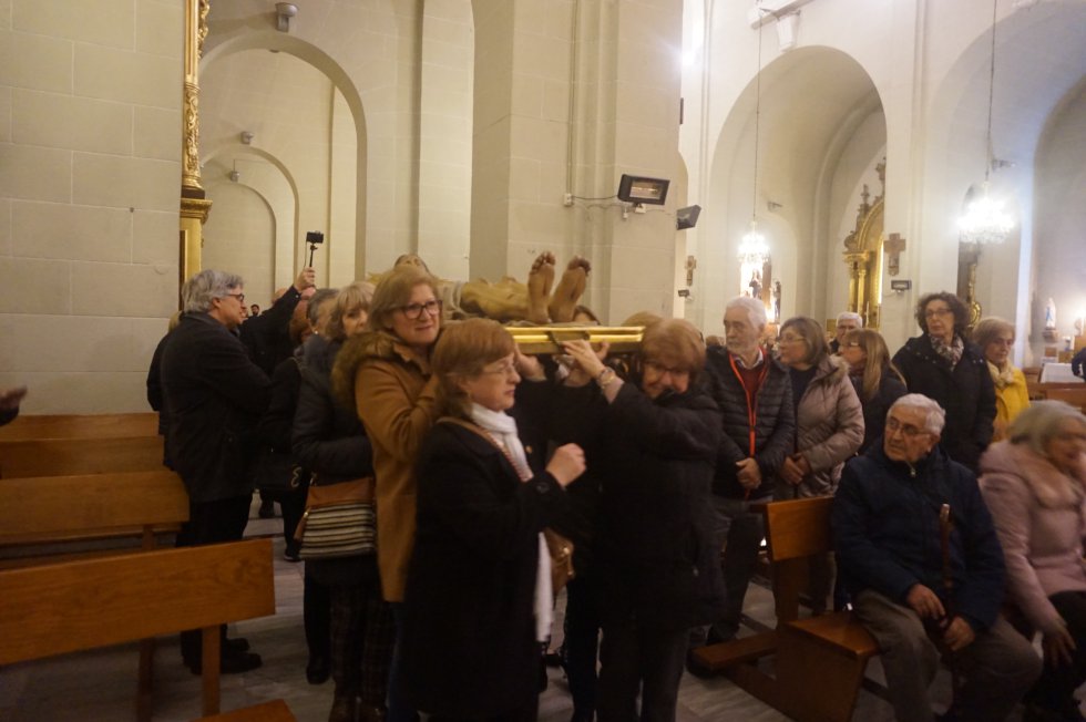 Viacrucis Cuaresmal con la imagen al aire del Cristo Yacente Viacrucis Cuaresmal con la imagen al aire del Cristo Yacente