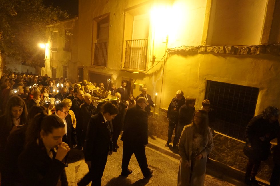 Viacrucis Cuaresmal con la imagen al aire del Cristo Yacente Viacrucis Cuaresmal con la imagen al aire del Cristo Yacente