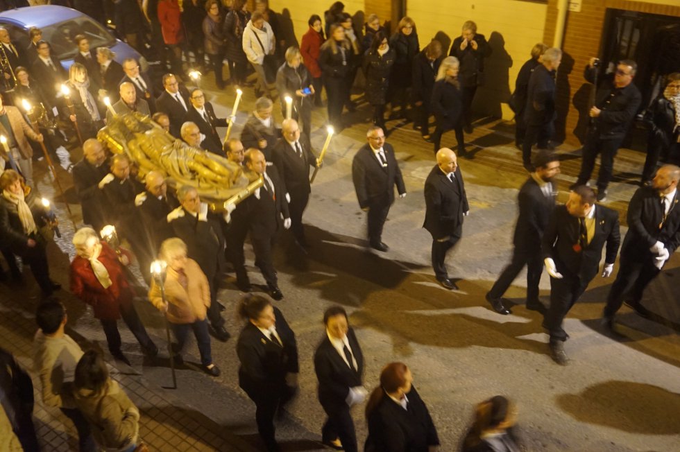 Viacrucis Cuaresmal con la imagen al aire del Cristo Yacente Viacrucis Cuaresmal con la imagen al aire del Cristo Yacente