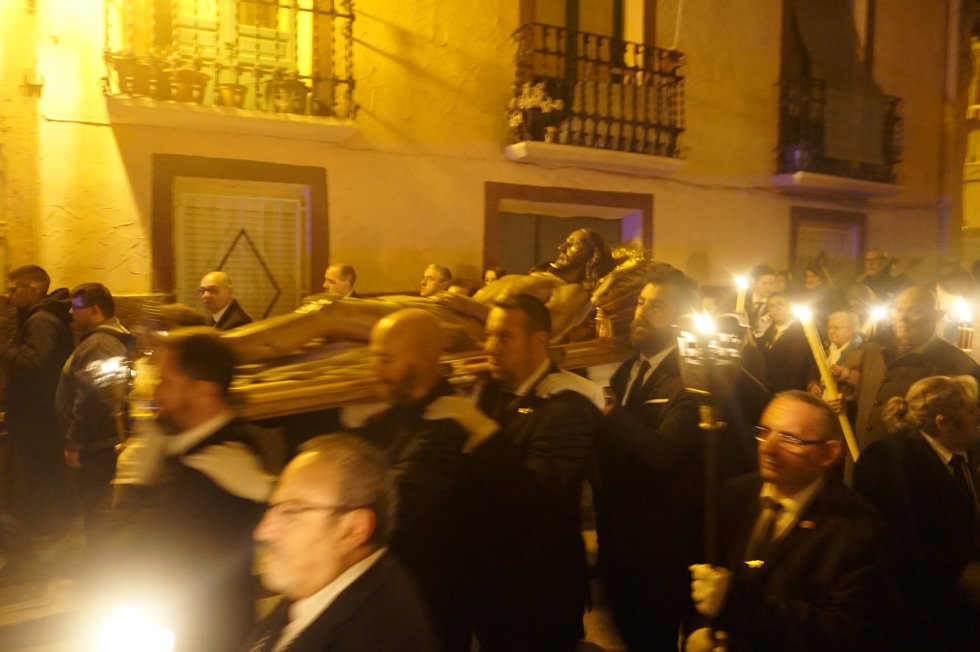 Viacrucis Cuaresmal con la imagen al aire del Cristo Yacente Viacrucis Cuaresmal con la imagen al aire del Cristo Yacente