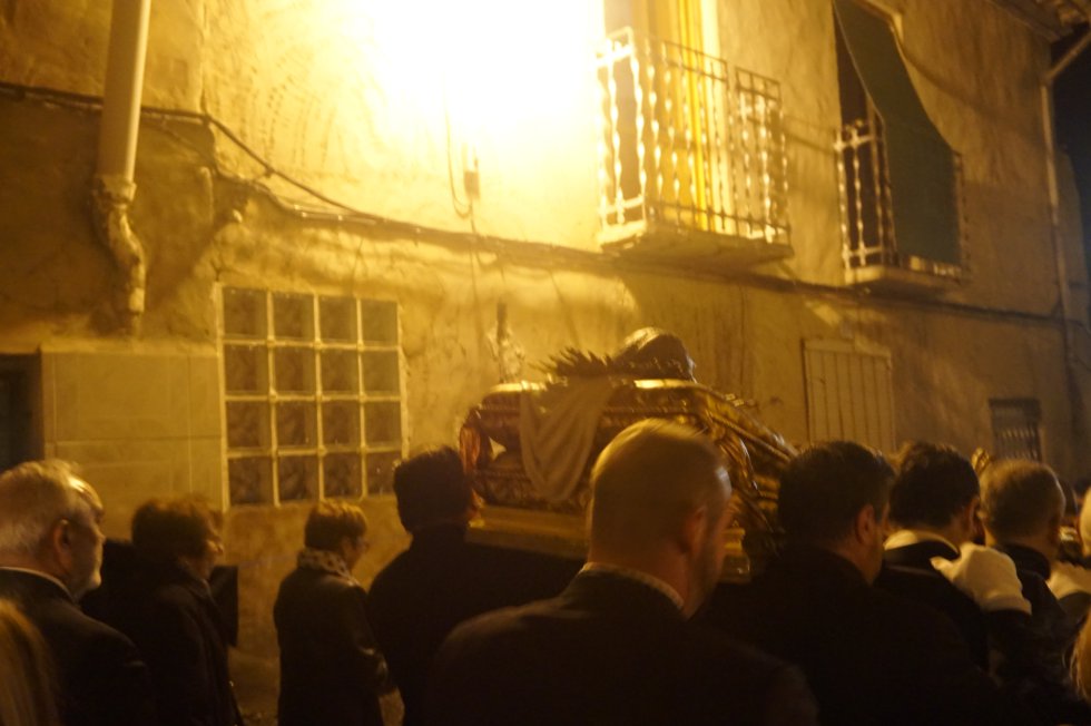 Viacrucis Cuaresmal con la imagen al aire del Cristo Yacente Viacrucis Cuaresmal con la imagen al aire del Cristo Yacente