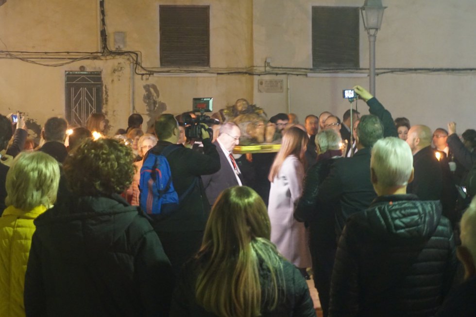 Viacrucis Cuaresmal con la imagen al aire del Cristo Yacente Viacrucis Cuaresmal con la imagen al aire del Cristo Yacente