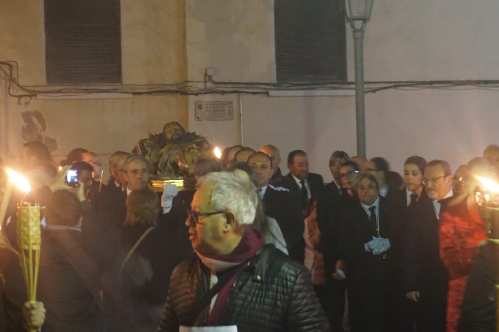Viacrucis Cuaresmal con la imagen al aire del Cristo Yacente Viacrucis Cuaresmal con la imagen al aire del Cristo Yacente
