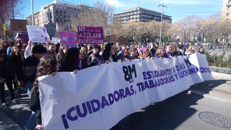 Cabecera de la manifestación estudiantil matinal en Zaragoza. Cabecera de la manifestación estudiantil matinal en Zaragoza.