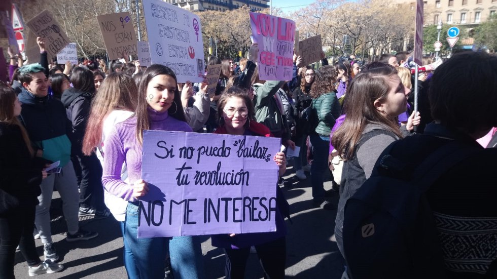 Lemas de la manifestación estudiantil de la mañana que partía de la Plaza San Francisco de Zaragoza. Lemas de la manifestación estudiantil de la mañana que partía de la Plaza San Francisco de Zaragoza.