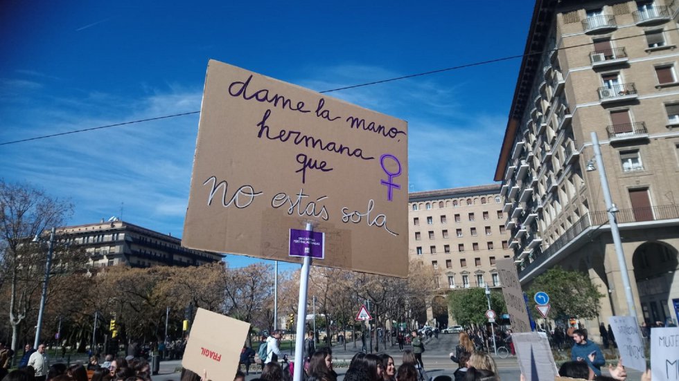 Lemas de la manifestación estudiantil de la mañana que partía de la Plaza San Francisco de Zaragoza. Lemas de la manifestación estudiantil de la mañana que partía de la Plaza San Francisco de Zaragoza.