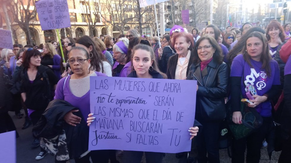 Imágenes de las manifestaciones que recorren Aragón este domingo por la tarde. Imágenes de las manifestaciones que recorren Aragón este domingo por la tarde.
