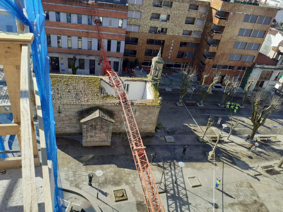 Así quedó la Iglesia del Cristo por dentro y por fuera tras caerle una grúa de obra Así quedó la Iglesia del Cristo por dentro y por fuera tras caerle una grúa de obra