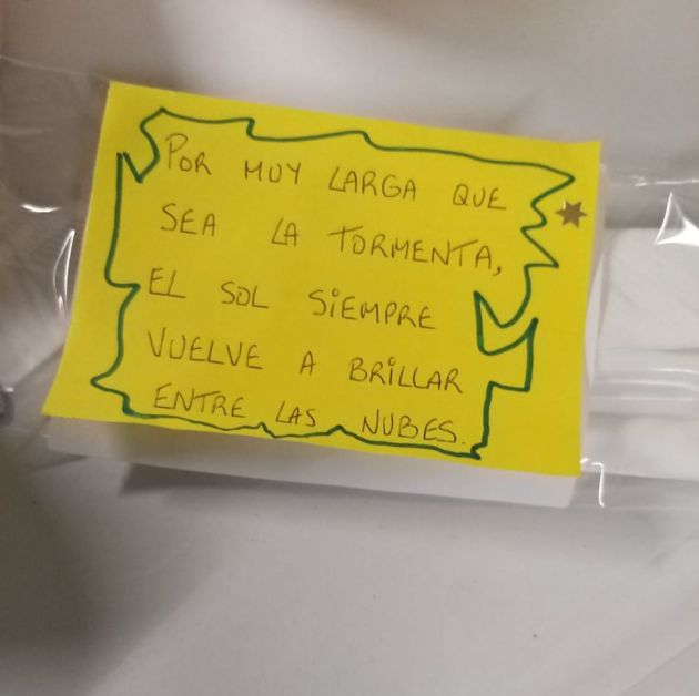 Mensajes De Animo En La Comida De Los Pacientes Con Coronavirus Ser Las Palmas Cadena Ser Boala poate fi transmisa de la o persoana la alta prin secreţii sub forma de picaturi mici, care aceste picaturi se aşeaza pe obiectele şi suprafeţele din jur. mensajes de animo en la comida de los