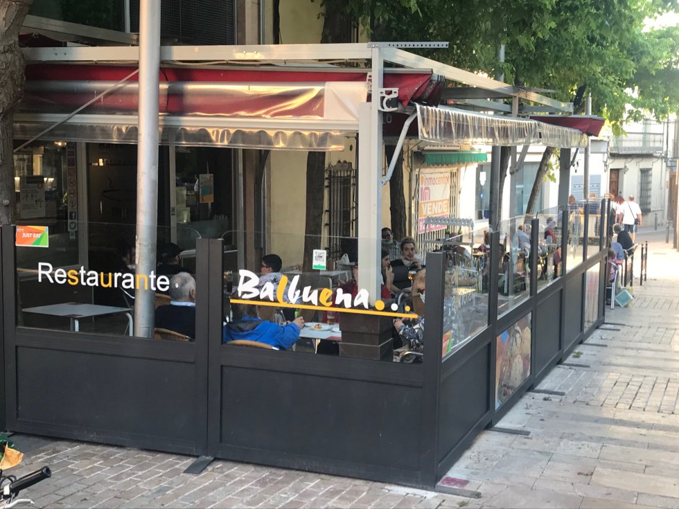 Algunas de las terrazas abiertas en la Plazoleta Balbuena Algunas de las terrazas abiertas en la Plazoleta Balbuena
