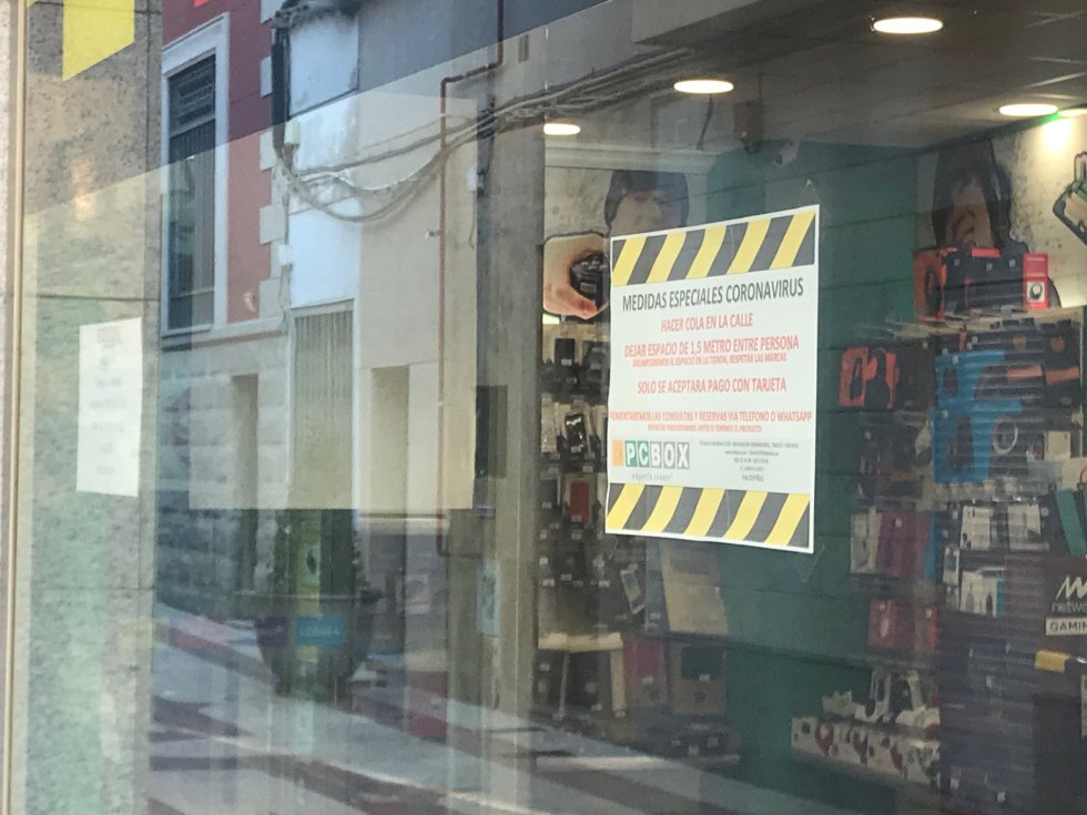 El cartel de una de las tiendas de informática de Valdepeñas: PC BOX El cartel de una de las tiendas de informática de Valdepeñas: PC BOX