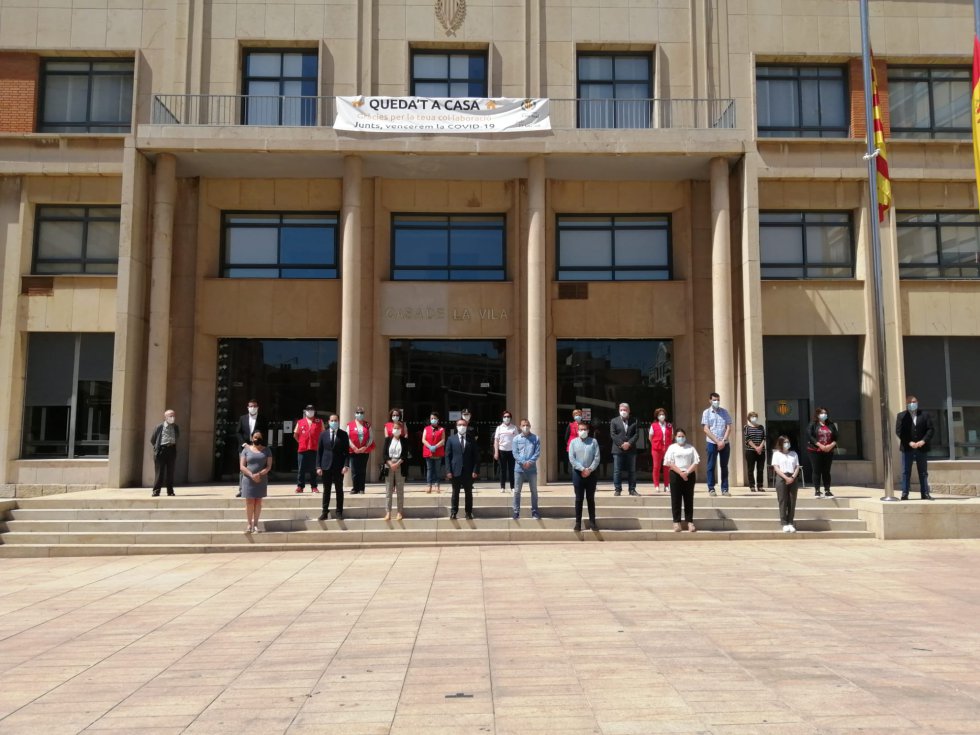 Minuto de silencio en el Ayuntamiento de Vila-real Minuto de silencio en el Ayuntamiento de Vila-real