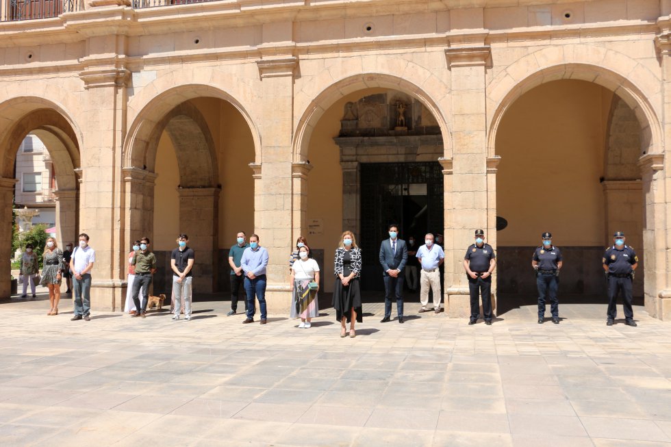Minuto de silencio en el Ayuntamiento de Castelló Minuto de silencio en el Ayuntamiento de Castelló