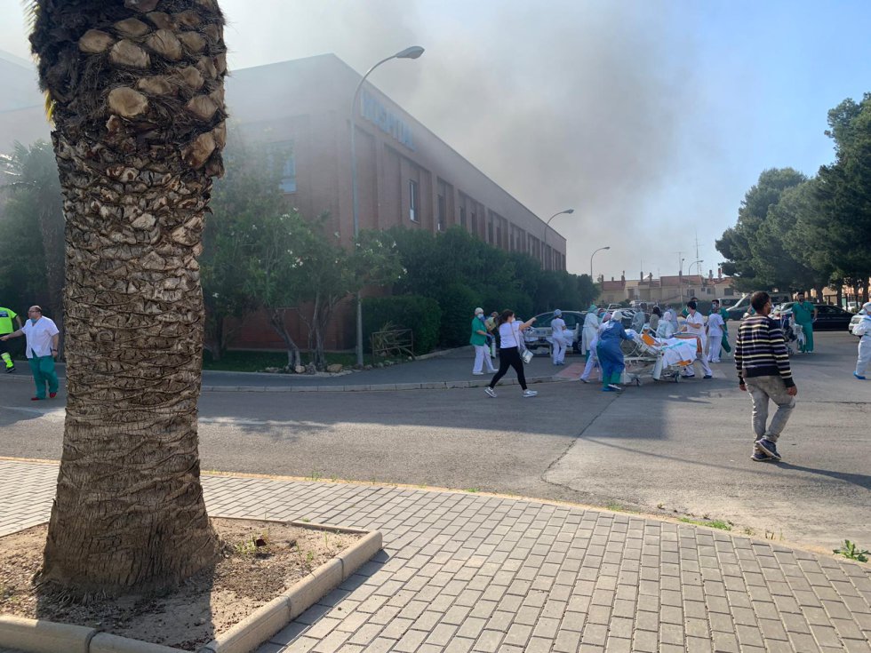 Las imágenes del incendio en el hospital de Hellín Las imágenes del incendio en el hospital de Hellín