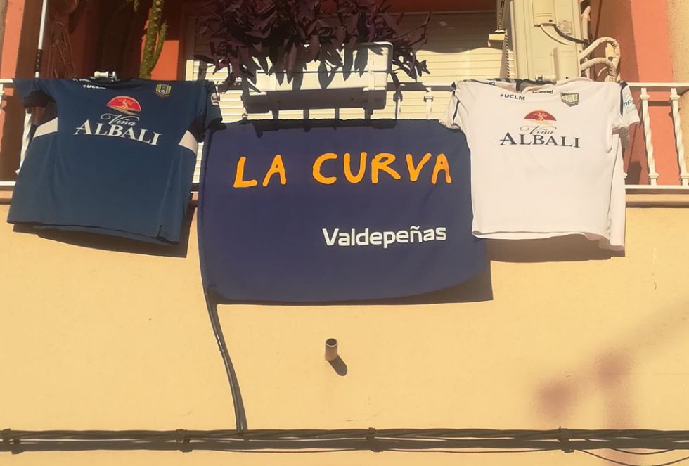 Las calles de Valdepeñas se preparan para los playoff por el título de liga, que disputará el Viña Albali Valdepeñas Las calles de Valdepeñas se preparan para los playoff por el título de liga, que disputará el Viña Albali Valdepeñas