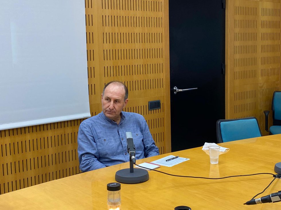 La concejala de Envejecimiento Activo de València, Pilar Bernabé, y el director de Aulas 3.ª Edad, Vicente Arenas, participan en una nueva edición de Encuentros SER moderada por el director regional de la Cadena SER, Bernardo Guzmán. La concejala de Envejecimiento Activo de València, Pilar Bernabé, y el director de Aulas 3.ª Edad, Vicente Arenas, participan en una nueva edición de Encuentros SER moderada por el director regional de la Cadena SER, Bernardo Guzmán.