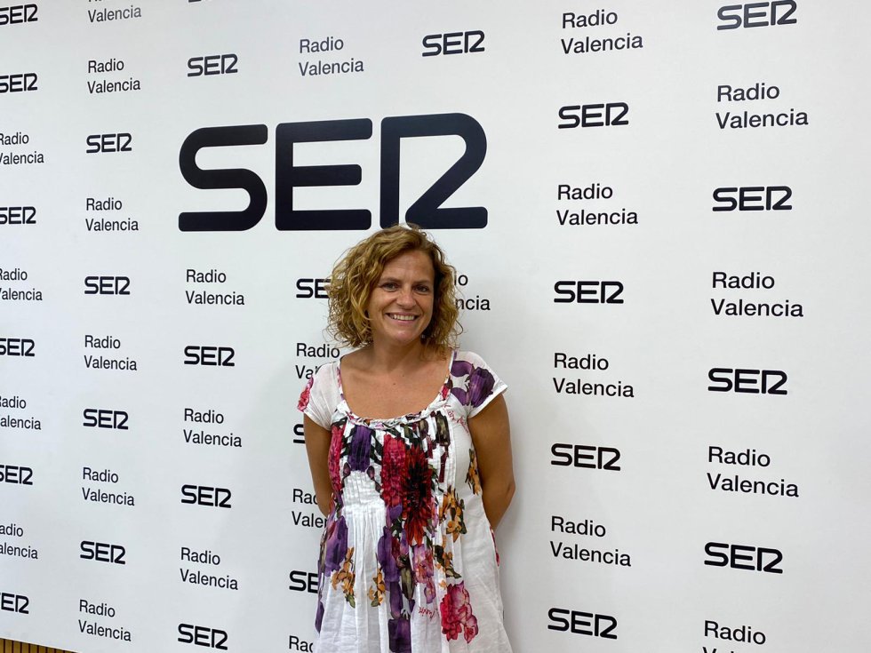La concejala de Envejecimiento Activo de València, Pilar Bernabé, y el director de Aulas 3.ª Edad, Vicente Arenas, participan en una nueva edición de Encuentros SER moderada por el director regional de la Cadena SER, Bernardo Guzmán. La concejala de Envejecimiento Activo de València, Pilar Bernabé, y el director de Aulas 3.ª Edad, Vicente Arenas, participan en una nueva edición de Encuentros SER moderada por el director regional de la Cadena SER, Bernardo Guzmán.