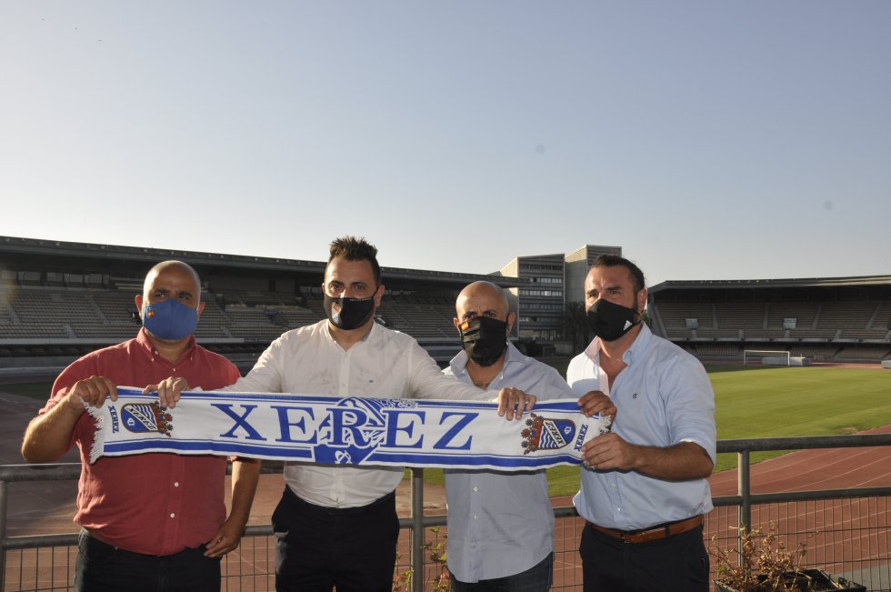 Imágenes presentación de Joaquín Poveda, nuevo entrenador del Xerez CD Imágenes presentación de Joaquín Poveda, nuevo entrenador del Xerez CD