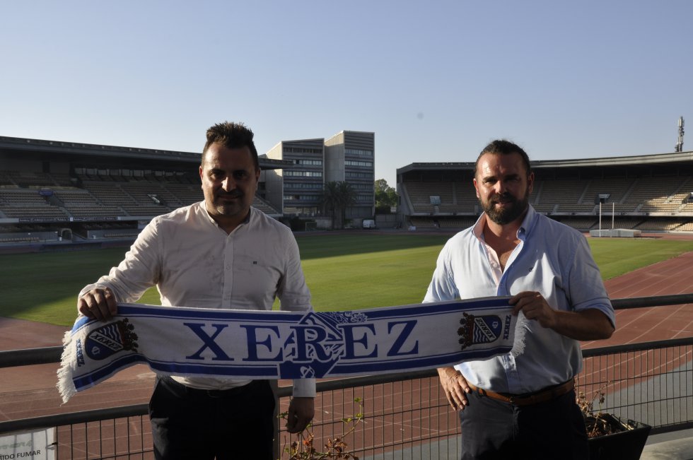Imágenes presentación de Joaquín Poveda, nuevo entrenador del Xerez CD Imágenes presentación de Joaquín Poveda, nuevo entrenador del Xerez CD