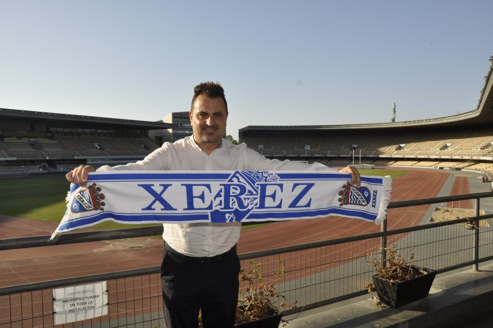 Imágenes presentación de Joaquín Poveda, nuevo entrenador del Xerez CD Imágenes presentación de Joaquín Poveda, nuevo entrenador del Xerez CD