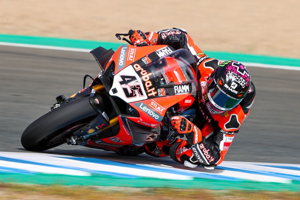 Imágenes entrenamiento viernes del Mundial de Superbike en Jerez Imágenes entrenamiento viernes del Mundial de Superbike en Jerez
