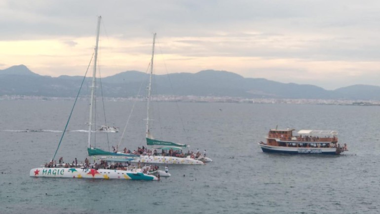 Las party boats siguen celebrándose en Baleares a pesar de su prohibición