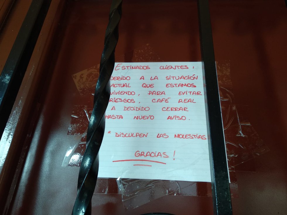 Uno de los carteles presentes en los establecimientos Uno de los carteles presentes en los establecimientos