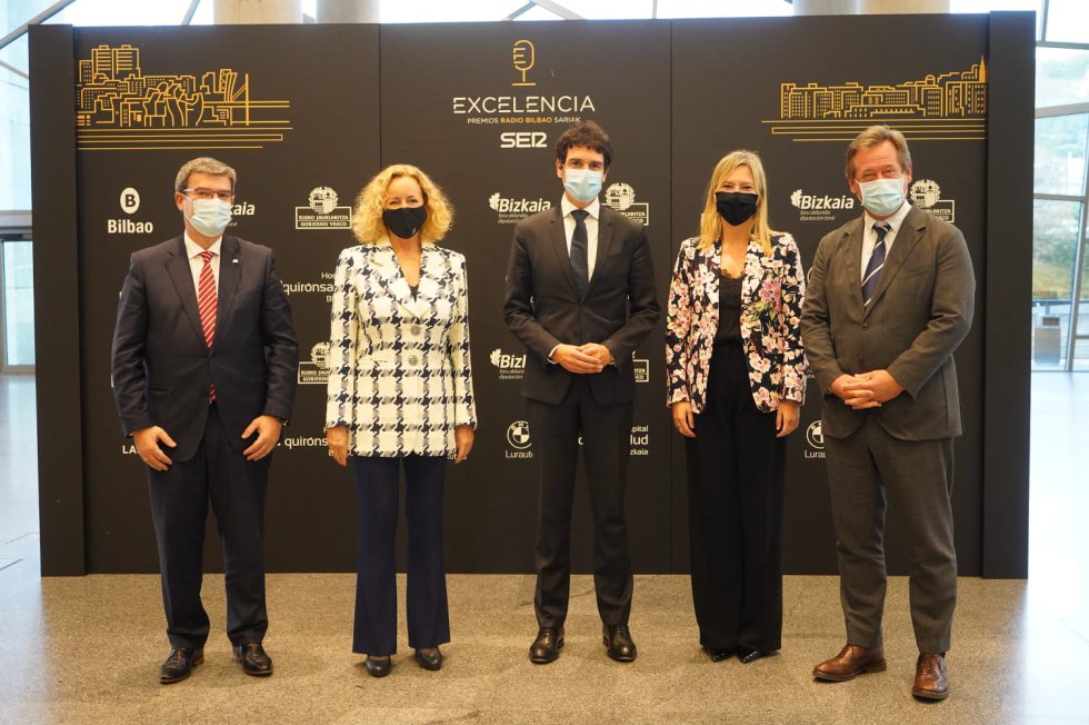 Juan María Aburto, Begoña Marañón, Unai Rementeria, Ana Otadui y Bigen Zupiria, portavoz y consejero de Cultura, Euskera y Deporte del Gobierno vasco Juan María Aburto, Begoña Marañón, Unai Rementeria, Ana Otadui y Bigen Zupiria, portavoz y consejero de Cultura, Euskera y Deporte del Gobierno vasco