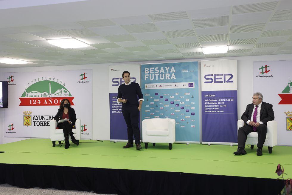 Carlos García, en el centro, en otro momento de la presentación de 'Besaya Futura'. Carlos García, en el centro, en otro momento de la presentación de 'Besaya Futura'.