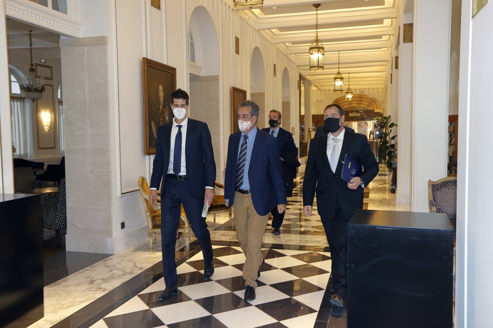 Javier Benito, Francisco Martín y Jordi Finazzi, a su llegada a la nueva edición de Foro SER Cantabria en el Hotel Real. Javier Benito, Francisco Martín y Jordi Finazzi, a su llegada a la nueva edición de Foro SER Cantabria en el Hotel Real.