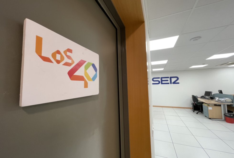 Entrada al estudio de Los 40 Málaga con la redacción de SER Málaga al fondo Entrada al estudio de Los 40 Málaga con la redacción de SER Málaga al fondo