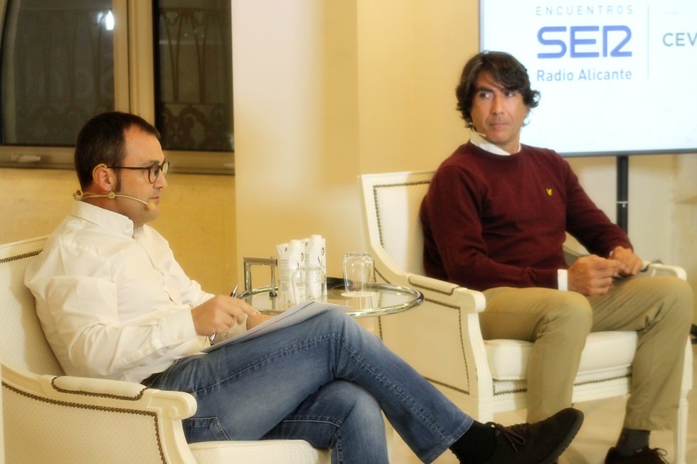 César Anca, presidente de la Asociación de Restaurantes de Alicante (ARA) y Javier Galdeano, presidente de la Asociación de Locales de Restauración y Ocio de Alicante (ALROA) César Anca, presidente de la Asociación de Restaurantes de Alicante (ARA) y Javier Galdeano, presidente de la Asociación de Locales de Restauración y Ocio de Alicante (ALROA)