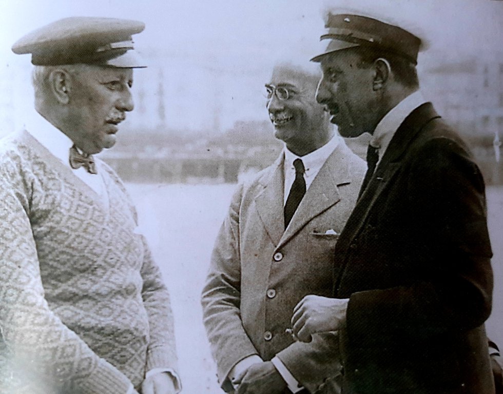 El empresario bilbaíno conversando con Alfonso XIII El empresario bilbaíno conversando con Alfonso XIII